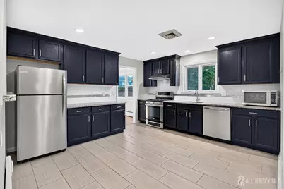 22 Franklin Boulevard, Franklin Township, NJ 08873 - Photo 6
