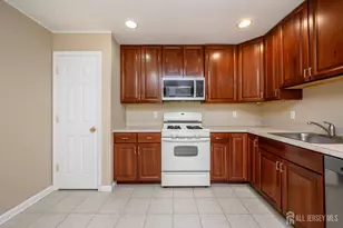 303 Pinelli Dr, Piscataway Township, NJ 08854 - Photo 10