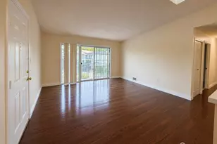 225 Rachel Ct, Franklin Township, NJ 08823 - Photo 4