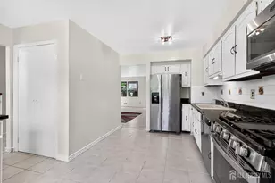 71 Highview Dr, Woodbridge Township, NJ 07095 - Photo 4