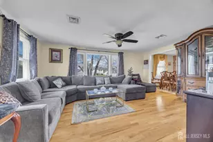 238 Mystic Ln, Monroe Township, NJ 08831 - Photo 4