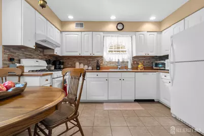 266 Thomas Street, Woodbridge Township, NJ 07095 - Photo 20