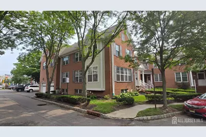 31 Franklin School Way, Metuchen, NJ 08840 - Photo 1