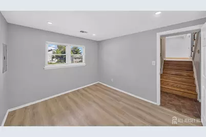 17 Wedgewood Drive, Carteret, NJ 07008 - Photo 6