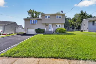 17 Wedgewood Dr, Carteret, NJ 07008 - Photo 1