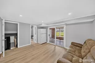17 Wedgewood Dr, Carteret, NJ 07008 - Photo 8