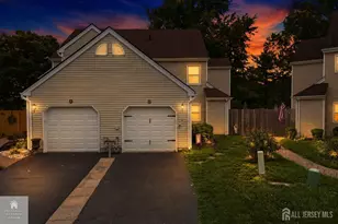 8 Cooper Ct, Freehold, NJ 07728 - Photo 6
