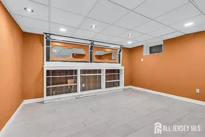 585 Noe Avenue, Woodbridge Township, NJ 07095 - Photo 20