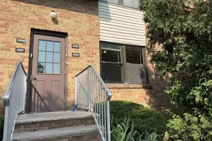 1105 N Oaks Blvd, North Brunswick Township, NJ 08902 - Photo 2