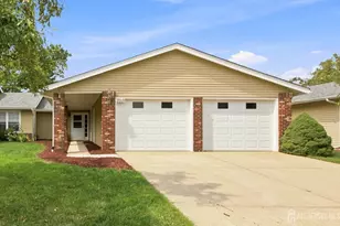 392B Hystrix Plaza, Monroe Township, NJ 08831 - Photo 1