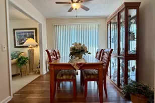 653 Yorktown Ln, Monroe Township, NJ 08831 - Photo 6