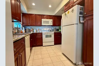 653 Yorktown Lane #B, Monroe Township, NJ 08831 - Photo 4