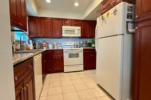 653 Yorktown Ln, Monroe Township, NJ 08831 - Photo 4