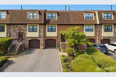 3003 N Oaks Boulevard N, North Brunswick Township, NJ 08902 - Photo 2