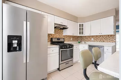 3003 N Oaks Boulevard N, North Brunswick Township, NJ 08902 - Photo 12