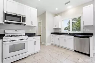33 Melbloum Ln, Edison, NJ 08837 - Photo 10