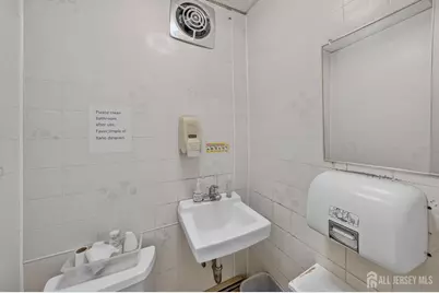 137 Livingston Avenue, New Brunswick, NJ 08901 - Photo 10