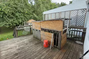 690 W Side Ave W, Perth Amboy, NJ 08861 - Photo 4