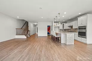 7 Larkspur Ln, Monroe Township, NJ 08831 - Photo 4