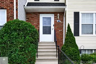 20 Karwatt Ct, Sayreville, NJ 08872 - Photo 2