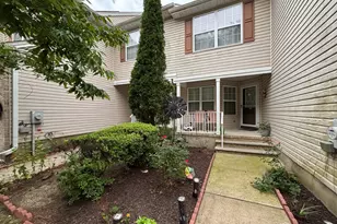 162 Briarwood Dr, North Brunswick Township, NJ 08902 - Photo 2