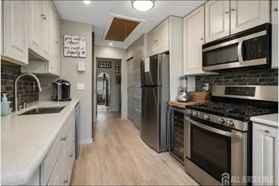 307 Sharon Garden Court, Woodbridge Township, NJ 07095 - Photo 4