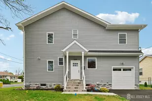 239 Suttons Ln, Edison, NJ 08817 - Photo 4