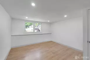 33 Larchmont Rd, Edison, NJ 08837 - Photo 22