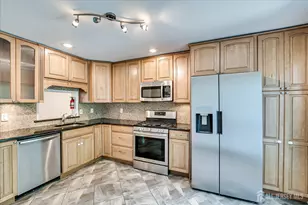 3902 Springbrook Dr, Edison, NJ 08820 - Photo 10