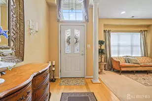 52 Vineyard Ct, Monroe Township, NJ 08831 - Photo 4