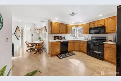 932 Beatrice Parkway, Edison, NJ 08820 - Photo 8