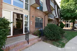 302 Hidden Village Dr, Perth Amboy, NJ 08861 - Photo 2