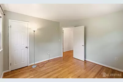 19 Sycamore Avenue, Edison, NJ 08817 - Photo 18