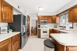 12 Holly Park Dr, South Plainfield, NJ 07080 - Photo 6