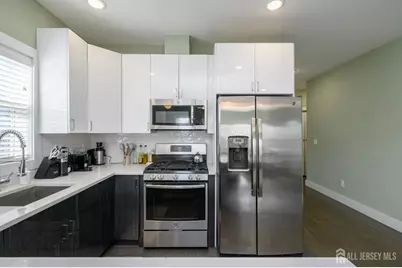 197 Garfield Avenue, Jersey City, NJ 07305 - Photo 8