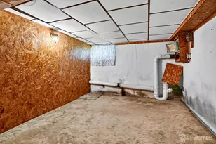 33 Burnet St, Avenel, NJ 07001 - Photo 22