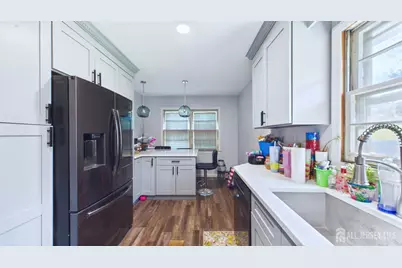 21 Oakwood Drive, Sayreville, NJ 08859 - Photo 2