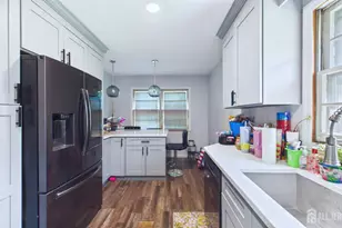 21 Oakwood Dr, Sayreville, NJ 08859 - Photo 2