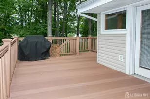 25 Huntington Rd, Edison, NJ 08820 - Photo 8