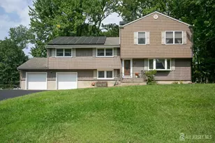 25 Huntington Rd, Edison, NJ 08820 - Photo 1