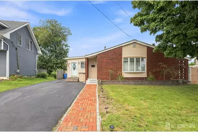 45 W Woodshore, Old Bridge Township, NJ 07735 - Photo 2