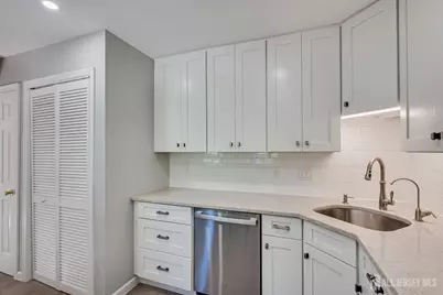 50 Central Square Park, Metuchen, NJ 08840 - Photo 14