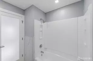 709 Sunshine Ct, Sayreville, NJ 08859 - Photo 14