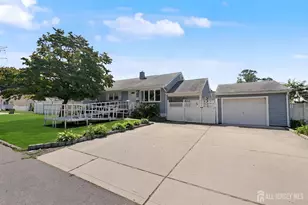 29 Joyce Pl, Sayreville, NJ 08859 - Photo 2
