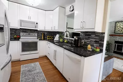 17 Wilson Court, East Brunswick Township, NJ 08816 - Photo 10