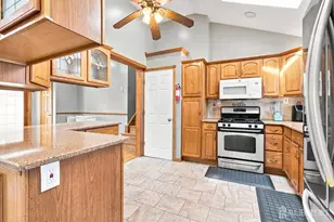 25 Penn St, Fords, NJ 08863 - Photo 6