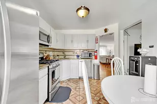 402 Holly Dr, Perth Amboy, NJ 08861 - Photo 20