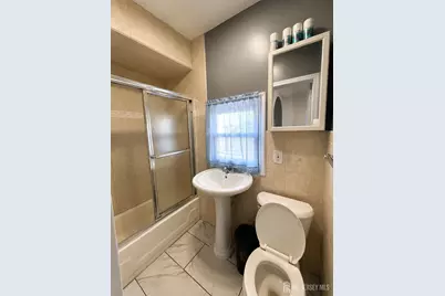 979 W 4th Street W, Plainfield, NJ 07063 - Photo 6