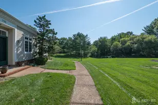 39 Winthrop Rd, Monroe Township, NJ 08831 - Photo 2