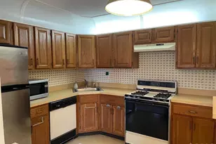 306 Hampshire Ct, Piscataway Township, NJ 08854 - Photo 10